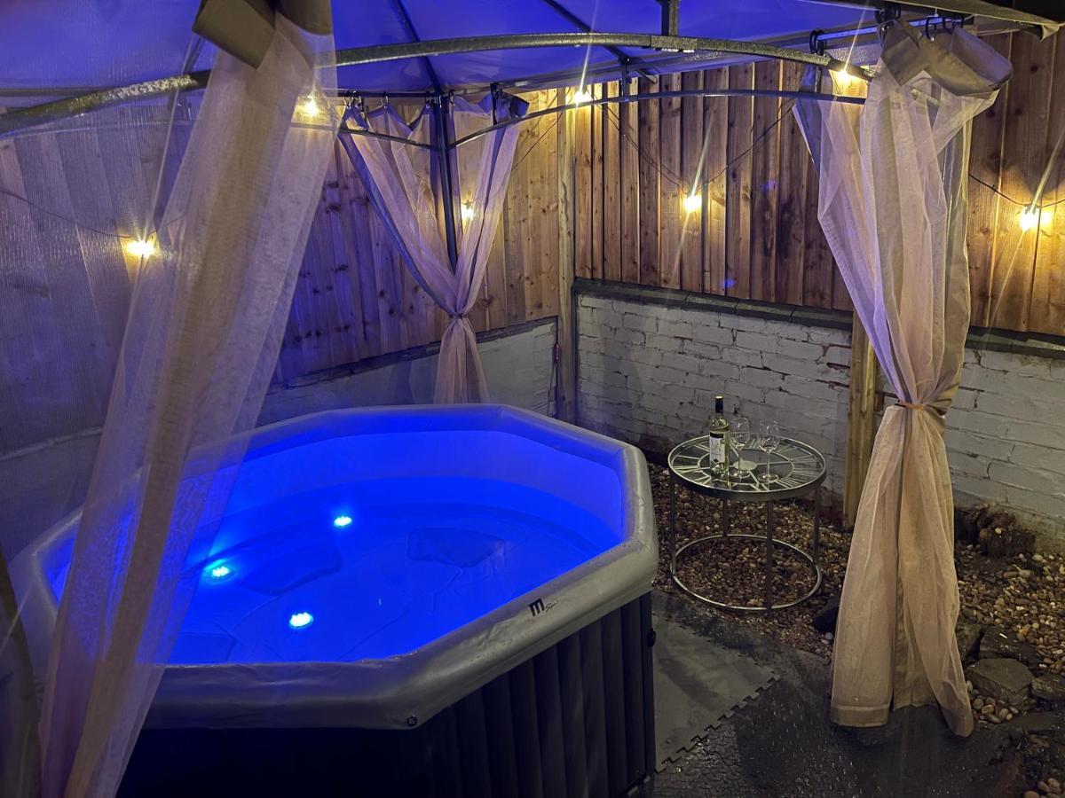 3 Bedrooms Comfortable Home With Jacuzzi Hot Tub Sleeps 10 Λέστερ Εξωτερικό φωτογραφία